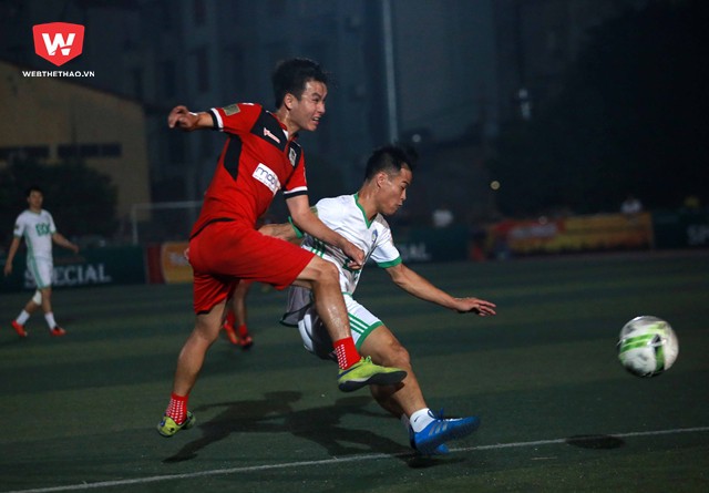 Tùng Milan ghi bàn thắng siêu dị giúp Top Group đánh bại EOC