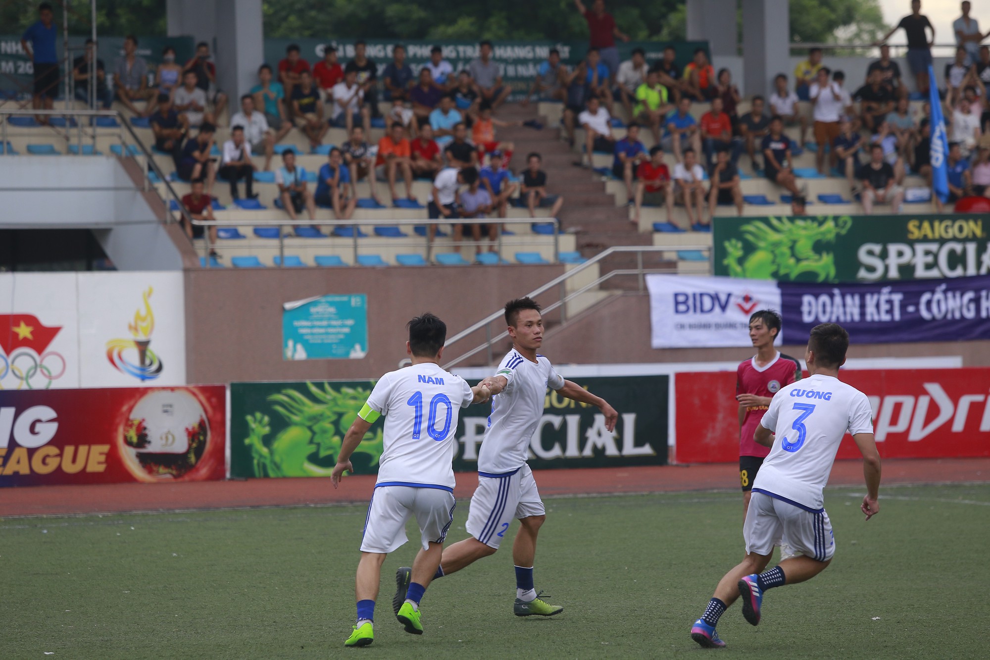 Vòng 10 SL1-S2: Vinapros xuống hạng, BIDV vẫn theo sát Gia Việt