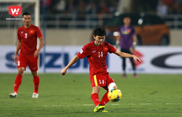 Xuân Trường bằng vốn tiếng anh lưu loát đã giúp ĐTVN tránh khỏi một quả penalty. Ảnh Hải Đăng Xuân Trường nói gì để trọng tài ''bẻ còi'' không phạt penalty ĐTVN?