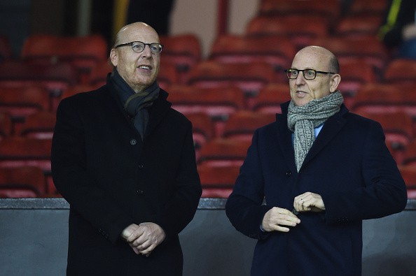 Avram Glazer (tr&aacute;i) v&agrave; Joel Glazer