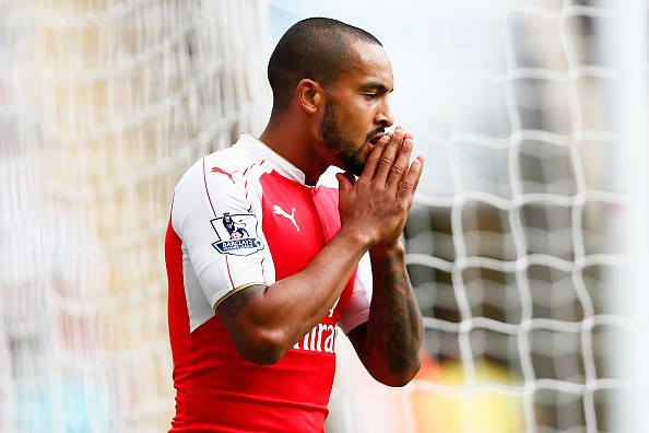 Arsene Wenger: 10 năm Walcott vẫn chưa lớn được
