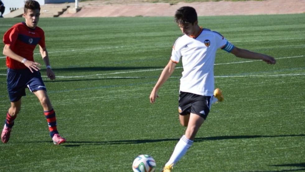 "Barca và Real tranh giành sao trẻ 16 tuổi; Juve muốn mua Mata"