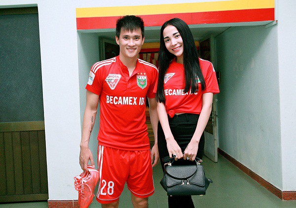 Cầu thủ V.League được thưởng Tết bằng kẹo