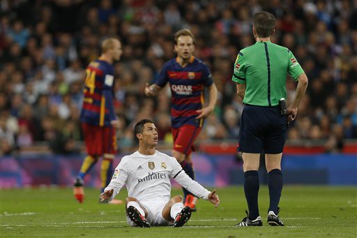 CĐV Real la ó Ronaldo