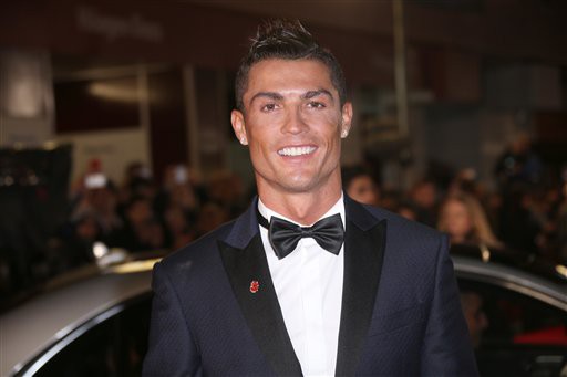 Chán bóng đá, Ronaldo... chuyển sang làm quản lý khách sạn
