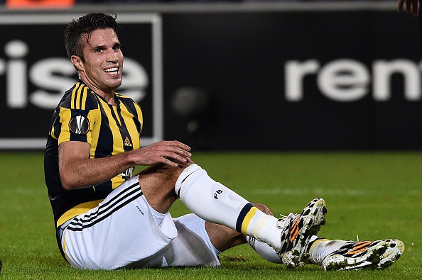 Chelsea tính gây sốc với Van Persie