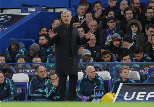 Chelsea trả tiền để Mourinho… dẫn dắt Man Utd