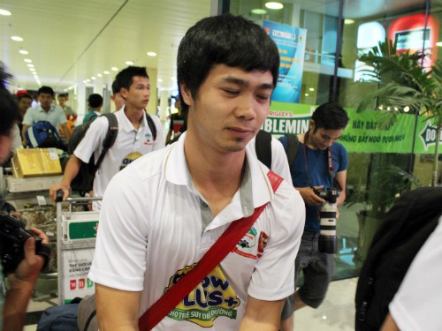 10 CĐV... đón Công Phượng và đồng đội “hạ sơn”