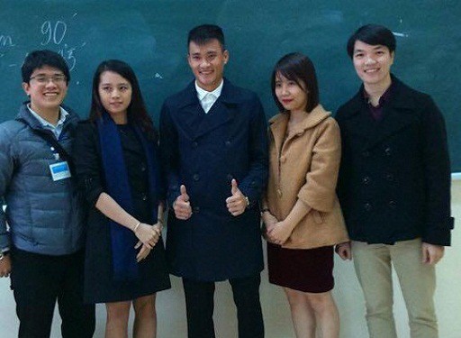 C&ocirc;ng Vinh c&ugrave;ng NHM