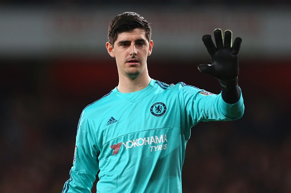 Courtois đã quyết đi, Conte vẫn muốn giữ