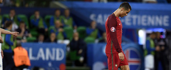 Cristiano Ronaldo: Khi Siêu nhân "hóa đá"