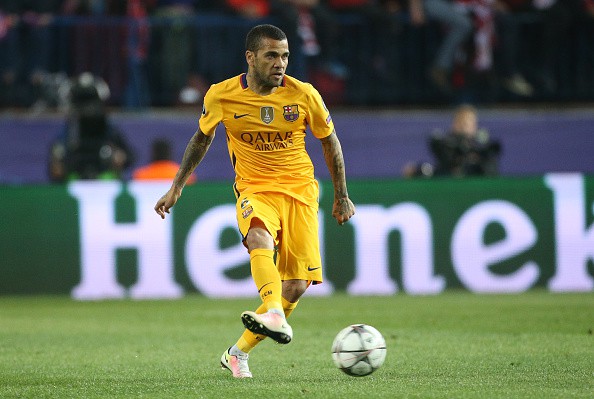 Dani Alves tính đường đào tẩu sang Trung Quốc