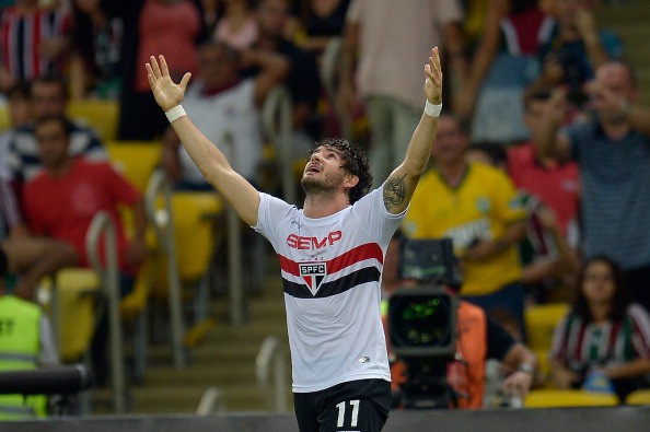 Pato đến Chelsea: Khôn ngoan hay mù quáng?