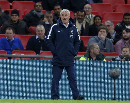Didier Deschamps lại giấu học trò “tin khủng bố”