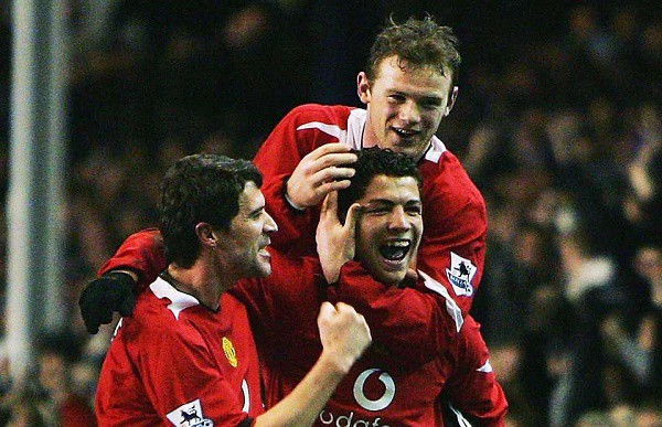 "Đội hình trong mơ" của Giggs: Không có Vidic