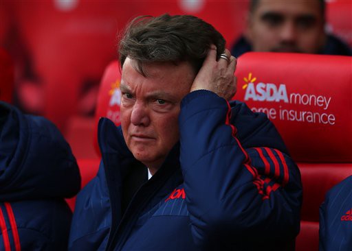 Đừng xỉa xói Van Gaal, hãy trách BLĐ M.U!