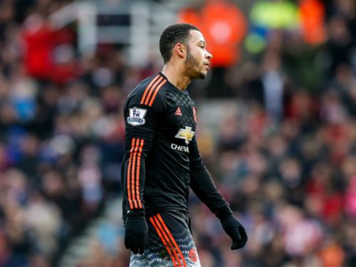 Dwight Yorke: “Cú húc đầu của Depay là pha bóng tệ nhất từng thấy”