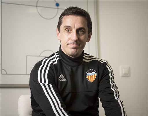 Gary Neville: "Tôi không quan tâm đến Ronaldo"