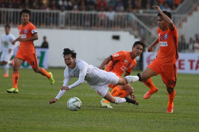 HA.GL tan nát hàng thủ khi tiếp đón T.Quảng Ninh