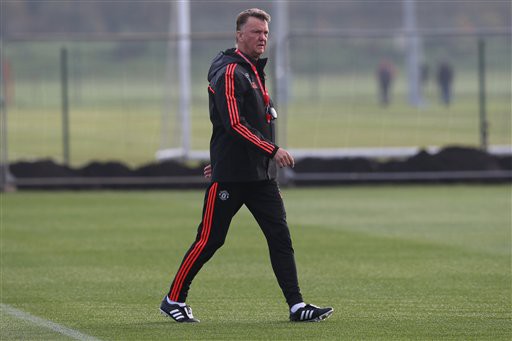 HLV Louis Van Gaal: “Tôi chẳng làm gì cũng kiếm khối tiền”