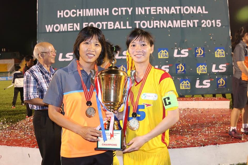 HLV Đo&agrave;n Kim Chi v&agrave; học tr&ograve;