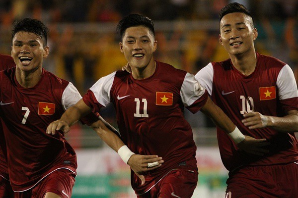 Huy Toàn chấn thương, HLV Miura "chữa cháy" bằng Lâm Ti Phông