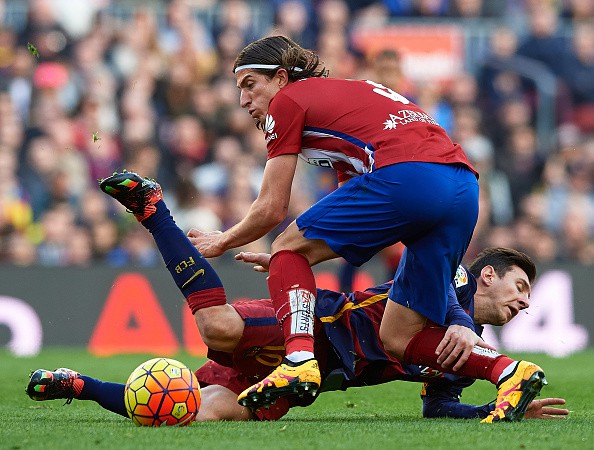 "Kẻ triệt hạ" Lionel Messi được giảm án
