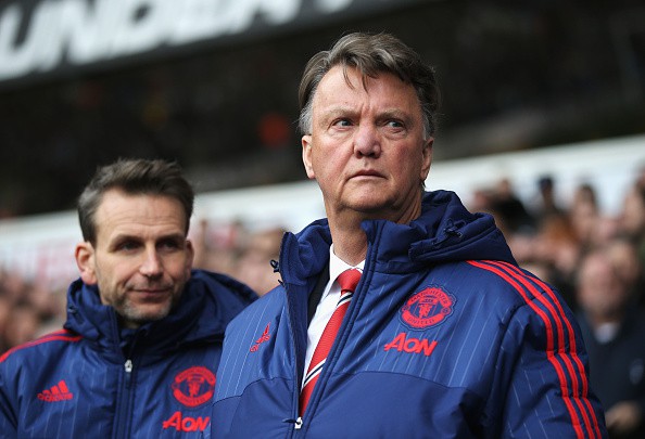 Không vào Top 4, Van Gaal chỉ còn nước ra đường