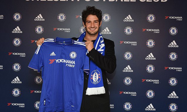 Hành trình từ Milan đến London của "Vịt con" Pato
