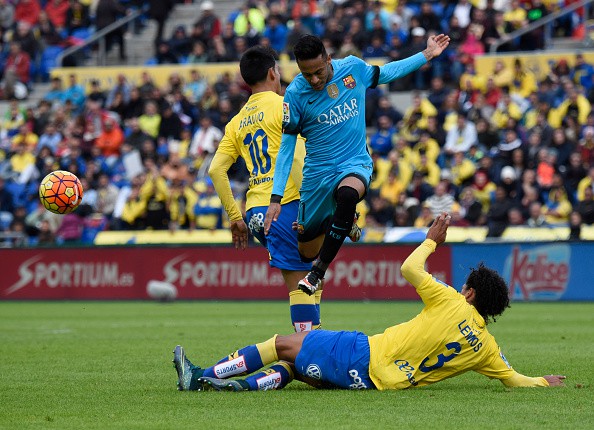 Las Palmas 1-2 Barca: Nhọc nhằn vượt ải