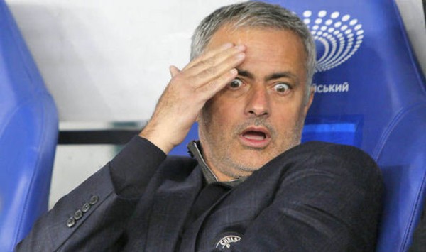Eric Cantona: "Không chơi sexy, Mourinho coi chừng mất việc"!