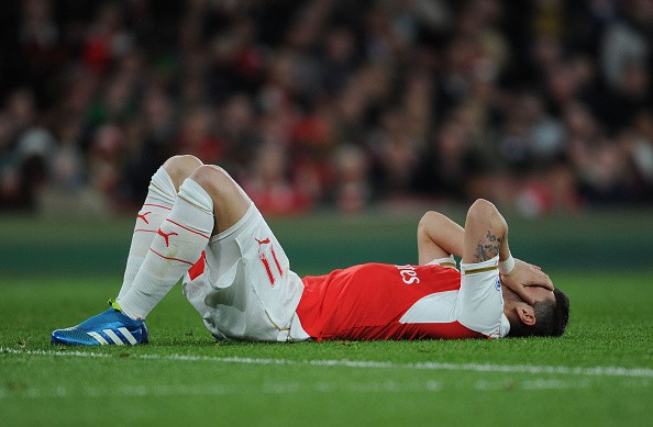 Mesut Oezil không có tên trong danh sách Đội hình tiêu biểu Premier League