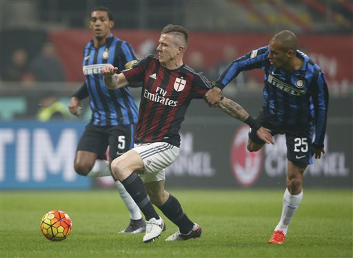 Milan 3-0 Inter: Anh hùng mạt vận