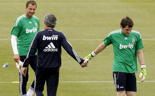 Mourinho "đá đểu" Iker Casillas