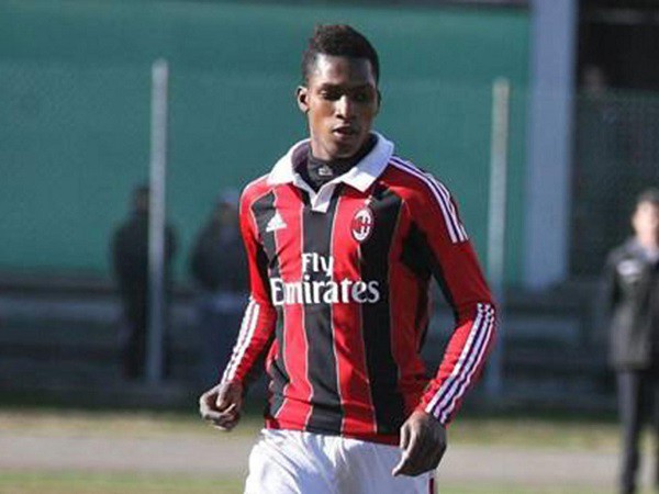 Mua cầu thủ trẻ, AC Milan... bị lừa thành "ông già"