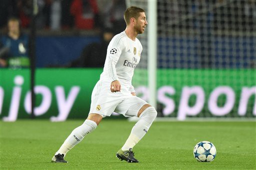 Nén đau ra sân, Sergio Ramos "gặp họa"
