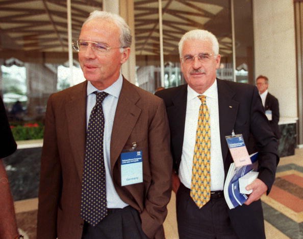Nghi án Franz Beckenbauer hối lộ: Chiến hữu giải thích thế nào?