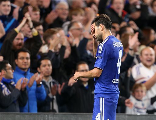 Nghỉ đá trận M.U, Fabregas sẽ rời Chelsea?