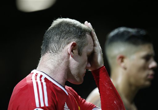 Nội bộ M.U nổi “sóng ngầm” vì HLV Louis Van Gaal