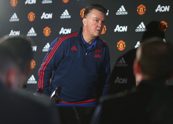 Nổi giận đùng đùng, Van Gaal đòi đuổi việc phóng viên