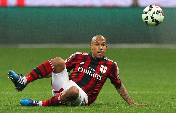 "Quái thú” De Jong bị Milan chấm dứt hợp đồng