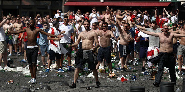 Quan chức Nga ủng hộ hooligan Nga