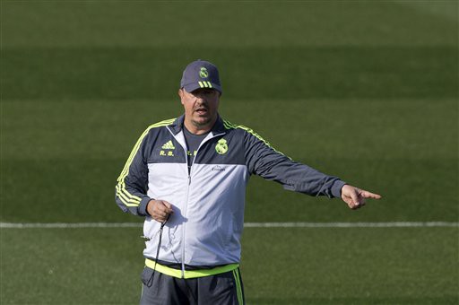 Rafa Benitez cúi đầu nhận sai sau thảm bại trước Barcelona