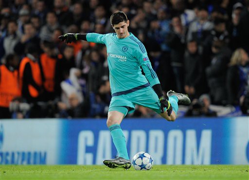 Real Madrid gây sốc với Courtois