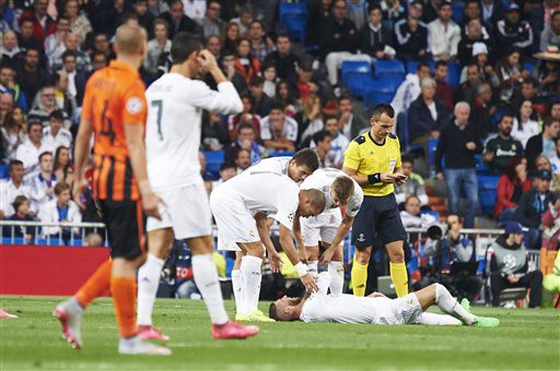 Real mất 19 cầu thủ... 18 trận
