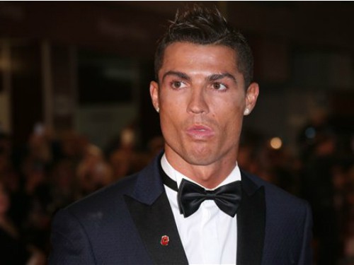 Vung trăm triệu bảng, Ronaldo mua nguyên khách sạn
