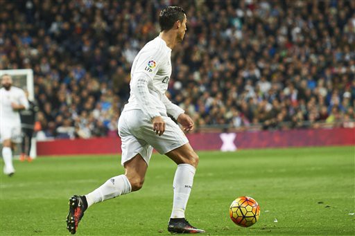 Ronaldo bỏ tập sau trận thua Barca