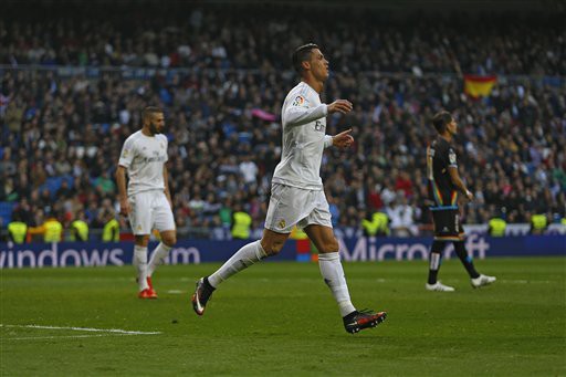 Ronaldo: Là quần áo giúp tôi thành… siêu sao