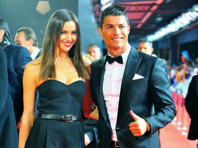 Ronaldo "mập mờ" về người ấy