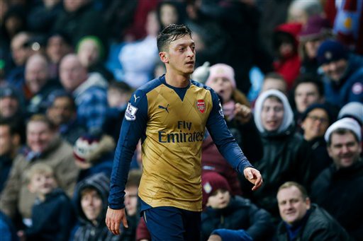 Sau Sanchez, Wenger tính “hủy hoại” Oezil